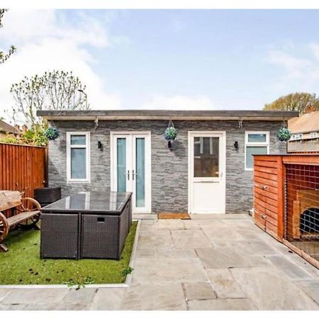 2 Bed - Walking Distance To Harry Potter Studio Уотфорд Екстериор снимка